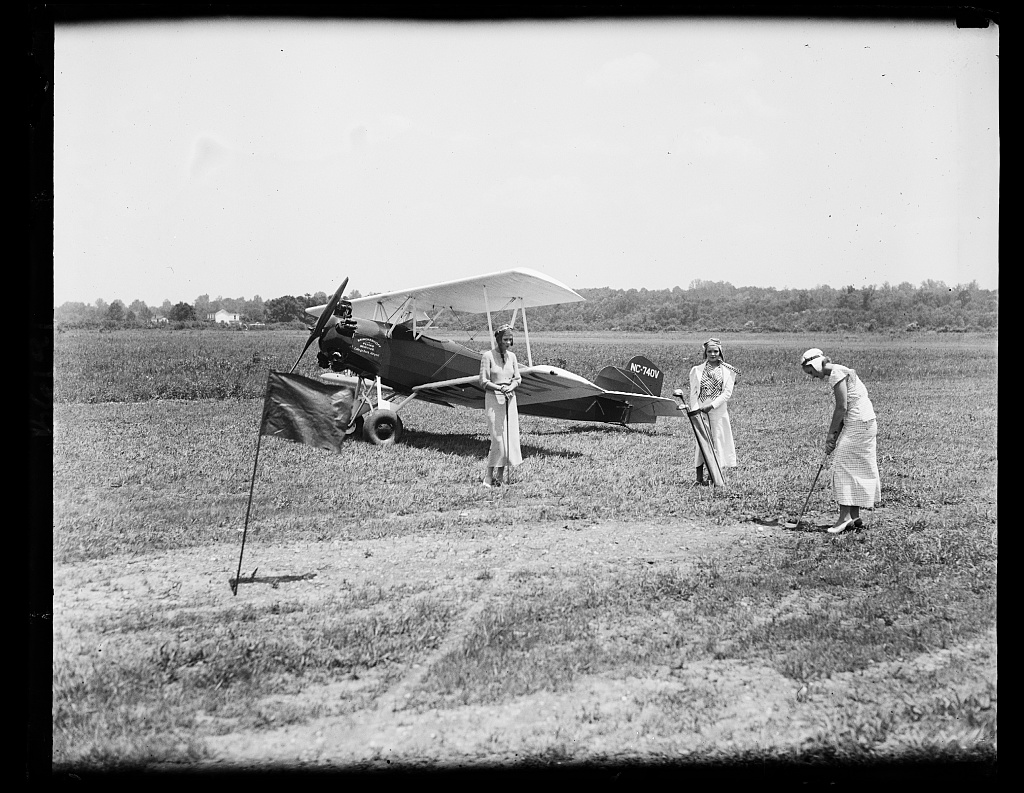 Spieler am Boden puttet.